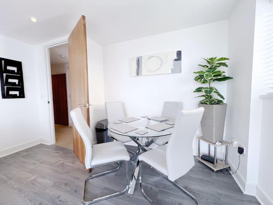Stylish Seaview One-Bedroom Apt Swansea Exteriér fotografie