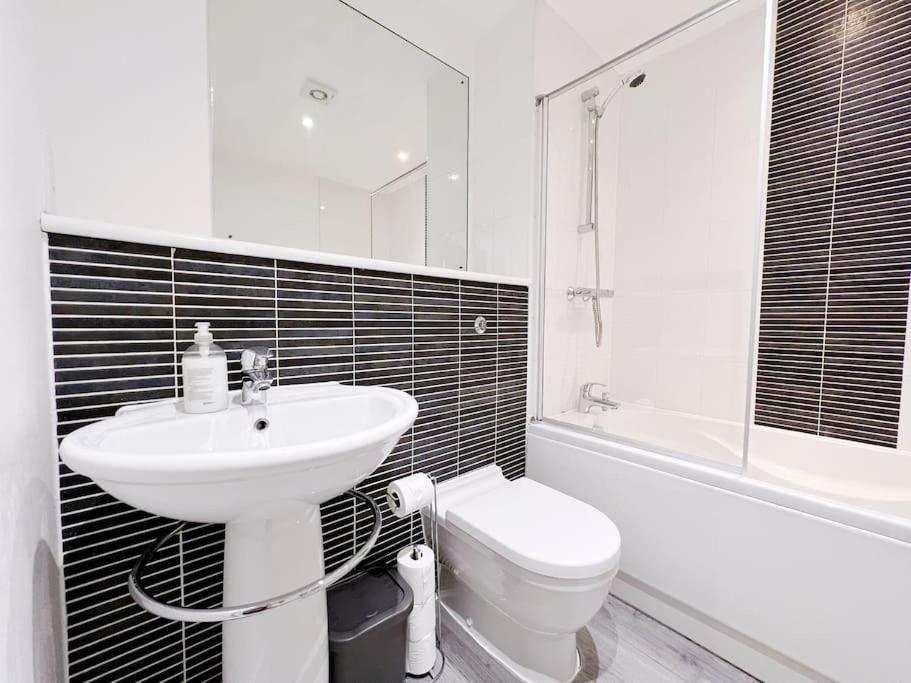 Stylish Seaview One-Bedroom Apt Swansea Exteriér fotografie